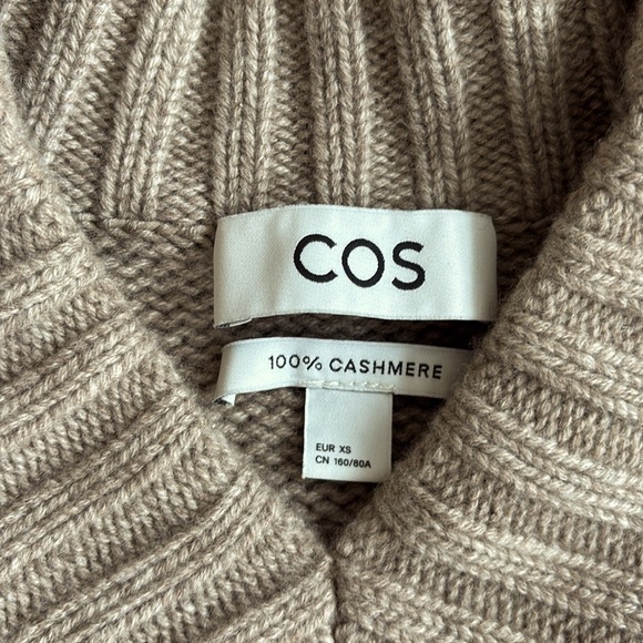 COS • 100% Cashmere Sweater • Oversize Fit - Picture 2 of 6